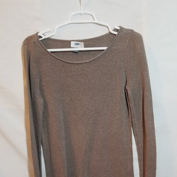 OLD NAVY PULL OVER SWEATER. S/P TAUPE LONG SLEAVE. 60% COTTON & 40% POLYESTER. - Picture 1 of 1